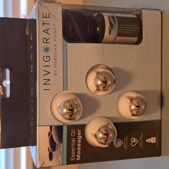 Essential Oil Massager - Picture 1 of 3